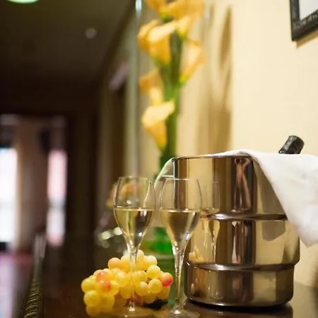 De 2* إلثييغو